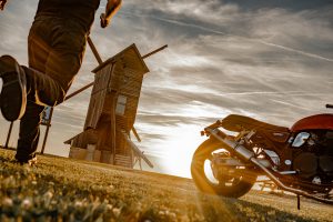 Photographie moto café racer – McBluesik – style cinématographique21