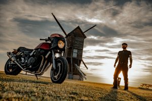 Photographie moto café racer – McBluesik – style cinématographique23
