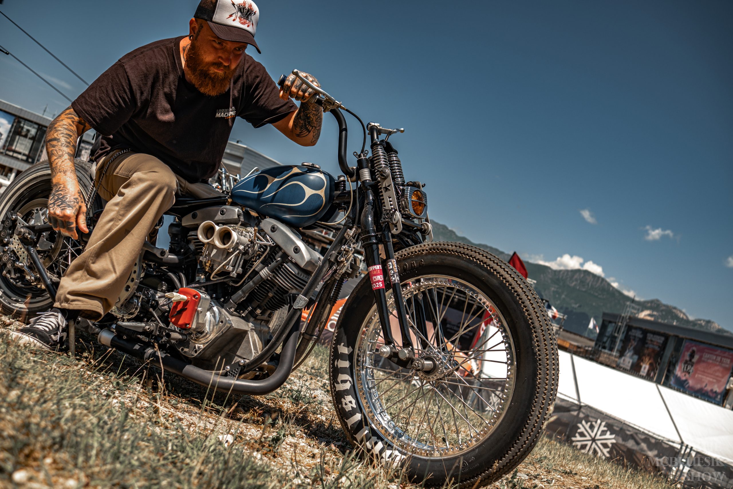 Photographie moto Punta Bagna à Courchevel – style cinématographique1