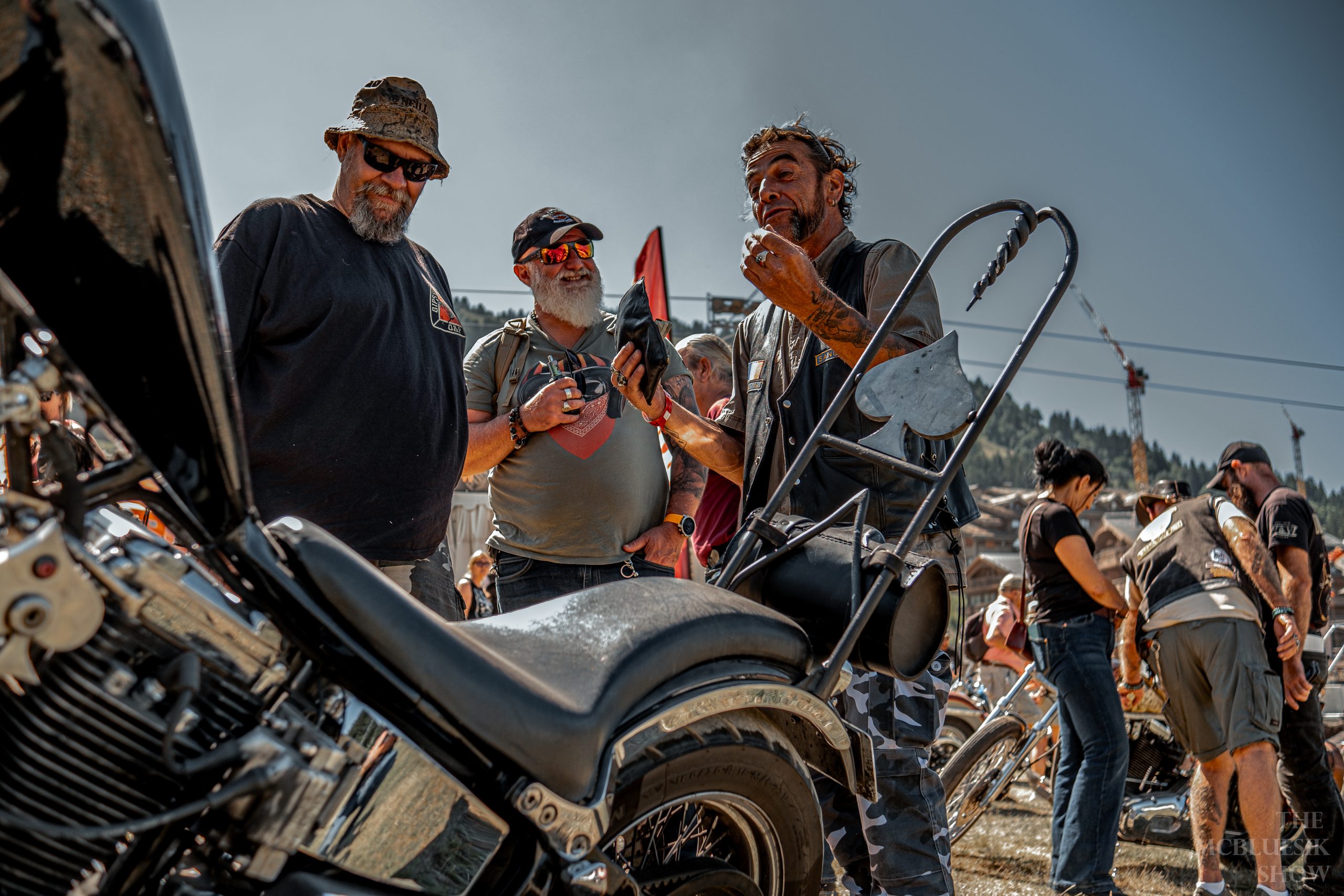 Photographie moto Punta Bagna à Courchevel – style cinématographique6